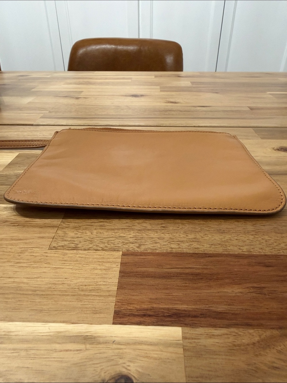 Tory Burch Large Tan Leather Clip in Pouch - Picture 10 of 11